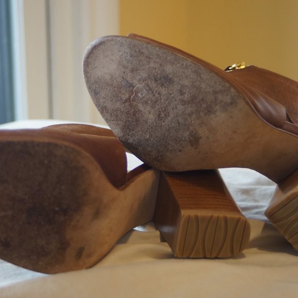 Brown shooties with sandle toe and zipper. - Picture 6 of 6